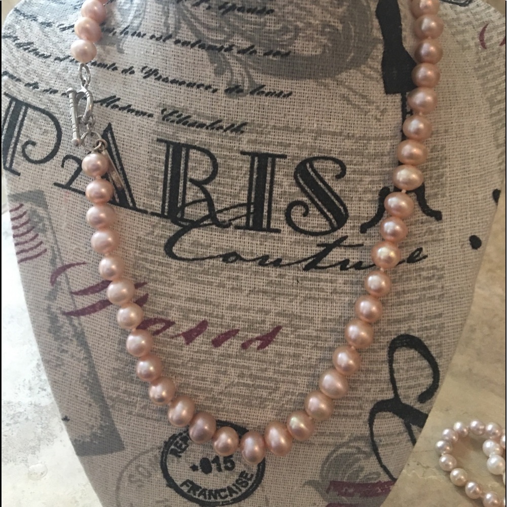 Genuine pearl necklace pink